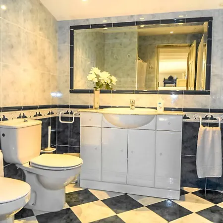 Sleeps 8 Pool Wifi Вилла